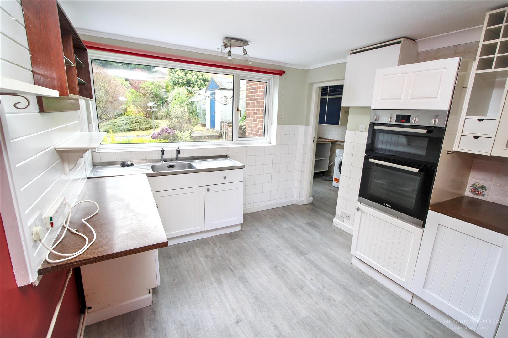 4 bed property in Chapel Hill, Reading